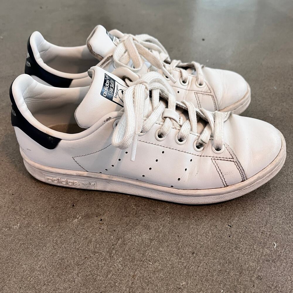 Adidas Originals Stan Smith All White casual tennis shoes youth boys size 4.5